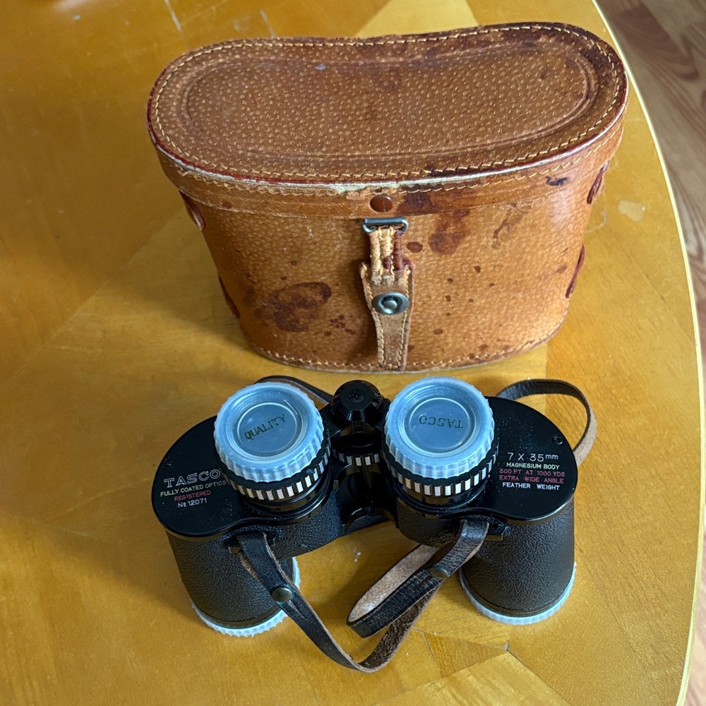 Tasco 7x35 Binoculars with Brown Leather Case - Black & Brown